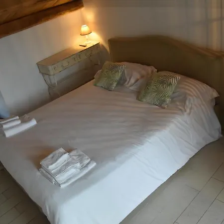 לינה וארוחת בוקר La Casa Nel Borgo Di Pierluigi Gonnella מלפי